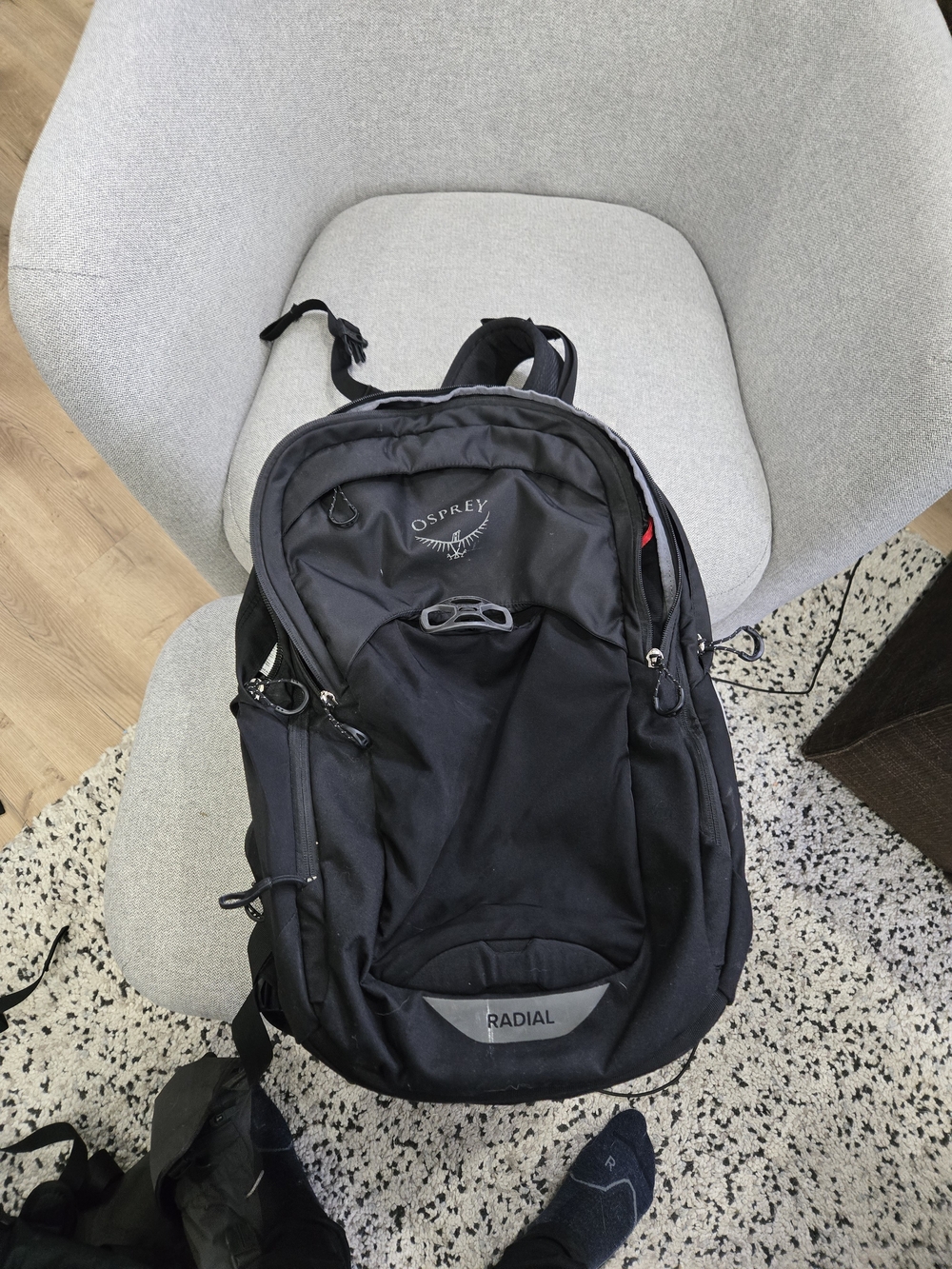 OSPREY Black Radial Men's Bike Backpack - Picture 2 of 4
